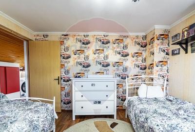 Casă cu 9 camere cu Teren 650 Mp în Tractorul - 49