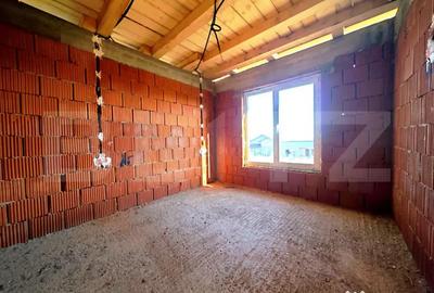 Casă cu 4 camere cu Teren 600 Mp în Paleu