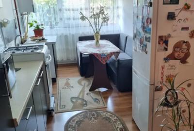 Apartament cu 3 camere decomandat în 1 Mai - 2