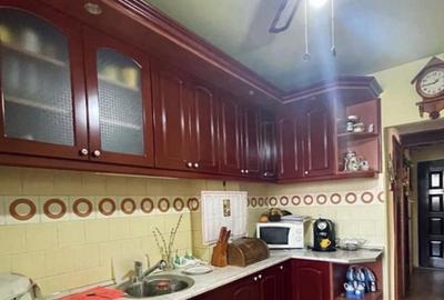 Apartament cu 3 camere decomandat în UTA - 1