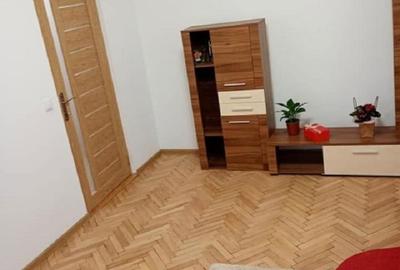 Apartament cu 3 camere decomandat în Central - 1