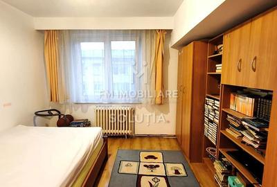 Apartament cu 5 camere decomandat în Traian
