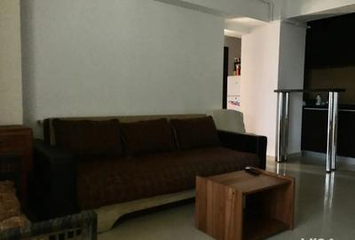 Apartament cu 2 camere semidecomandat, mobilat în Central