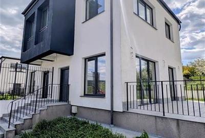 Apartament cu 3 camere decomandat în Bucium