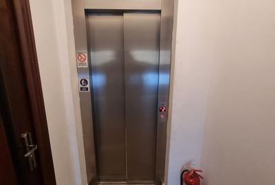 Apartament cu 2 camere decomandat în Km 5 - 12