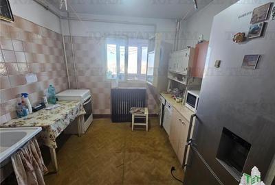 Apartament 3 camere 2 bai metrou Crangasi (bloc 1983) - 3