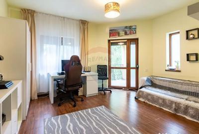 Casă cu 7 camere cu Garaj în Central - 16