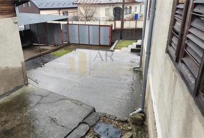 Casă cu Canalizare în Central