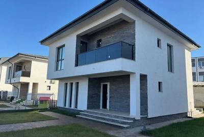 Casă cu 5 camere în Mânăstirea