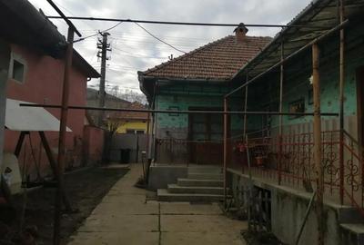 Casă cu 4 camere cu Teren 1000 Mp în Cugir - 1