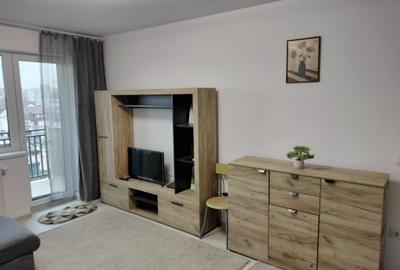 Apartament cu 2 camere decomandat în Tractorul