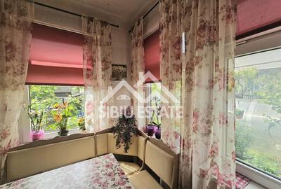 Casă individuală cu 4 camere cu Canalizare în Central - 2