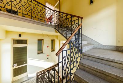 Casă individuală cu 40 camere cu Canalizare în Central - 19