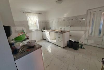 Casă cu 3 camere cu Teren 2600 Mp în Bălan - 4