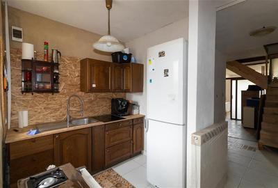 Casă cu 9 camere cu Teren 884 Mp în Exterior Est - 16