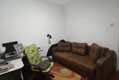 Apartament cu 4 camere semidecomandat în Săsar