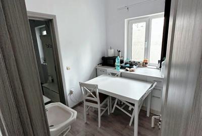 Apartament cu 4 camere semidecomandat în Central - 3