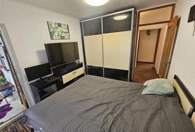 Apartament cu 4 camere decomandat în Micro IV