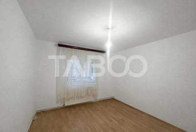 Garsoniere decomandata Zona Vasile Aron in bloc izolat termic - 2