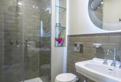 Casă cu 6 camere cu Canalizare în Central - 3