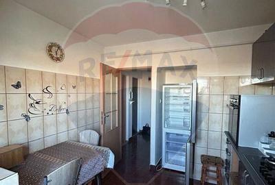 Apartament cu 3 camere de inchiriat Zamca - 8