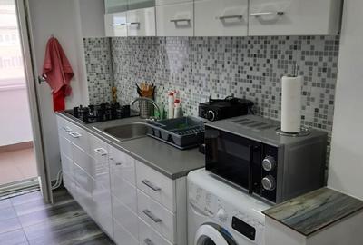 Apartament cu 2 camere decomandat în Micro 4 - 7