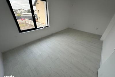 Casă cu 4 camere cu Canalizare în Central