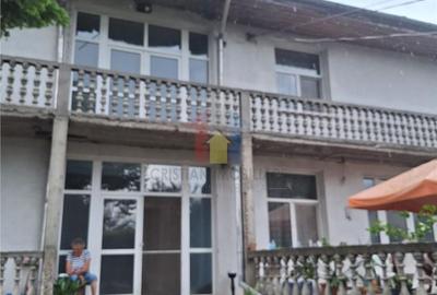 Casă cu 4 camere în Central - 2