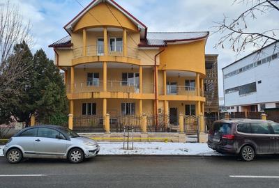 Apartament cu 4 camere decomandat în Central - 1