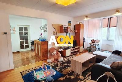 Apartament cu 3 camere semidecomandat în Cetate