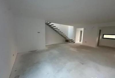 Casă cu 4 camere cu Teren 208 Mp în Central