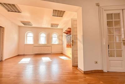 Casă individuală cu 20 camere cu Canalizare în Aviatorilor - 2