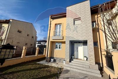 Casă / Vilă de vânzare complex Anl Hanri Coanda în zona Aviatiei - 1