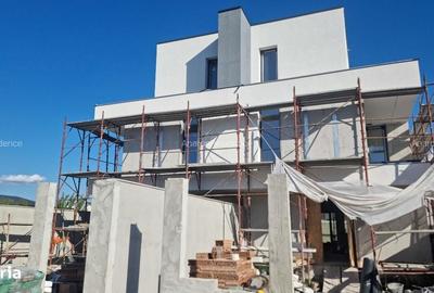 Casă cu 5 camere cu Teren 250 Mp în Odăi - 2