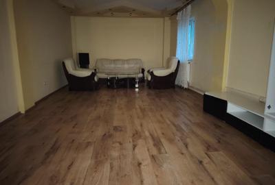 Casă cu 4 camere cu Teren 290 Mp în Central - 1
