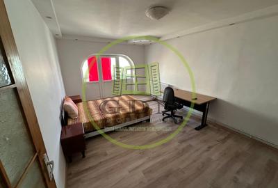 Apartament cu 3 camere decomandat, mobilat în Rovine - 2