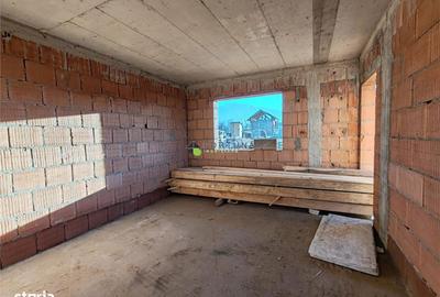 Casă cu 4 camere cu Teren 1000 Mp în Glăjărie