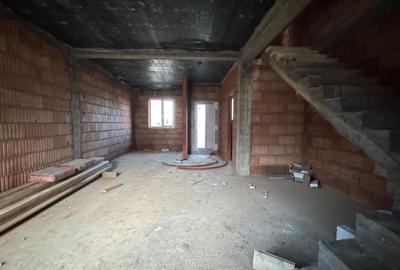 Duplex cu 4 camere cu Canalizare în Moșnița Nouă - 2