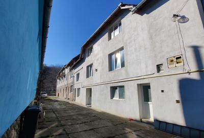 Casă individuală cu 20 camere cu Canalizare în Slimnic - 1