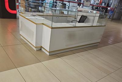 Spațiu comercial, în Central - 3