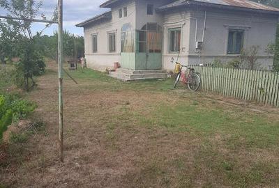 Casă cu 2 camere cu Teren 1000 Mp în Boteni - 5