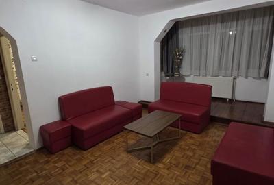 Apartament cu 3 camere semidecomandat în Micro 1 - 4