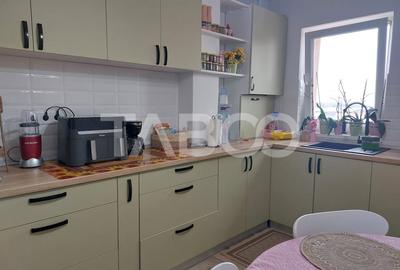 Apartament renovat 66 mp 3 camere 2 bai balcon pivnita Cisnadie - 4