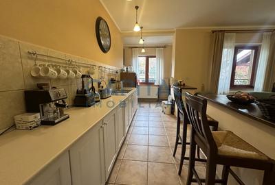 Casa, singur in curte, cu acces auto, ultracentral, Oradea, comision 0% - 5