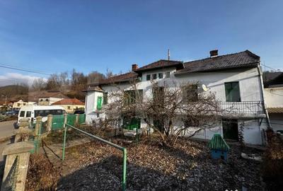 Casă cu 7 camere cu Teren 400 Mp în Zlatna - 4