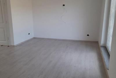 Casă cu 4 camere decomandat în Burdujeni - 13