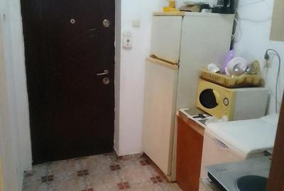 Garsonieră decomandată în Traian - 4