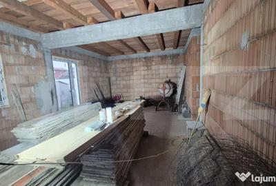 Casă cu 4 camere cu Teren 400 Mp în Vetiș - 11