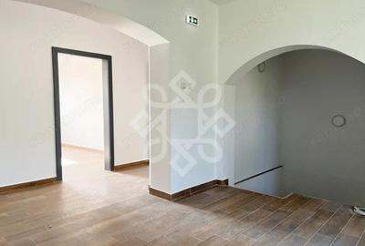 Spațiu comercial, de 318 mp, în Central - 9