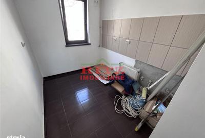 Apartament cu 4 camere decomandat în Crișan - 2